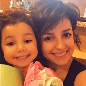 Meet your Posher, Dina